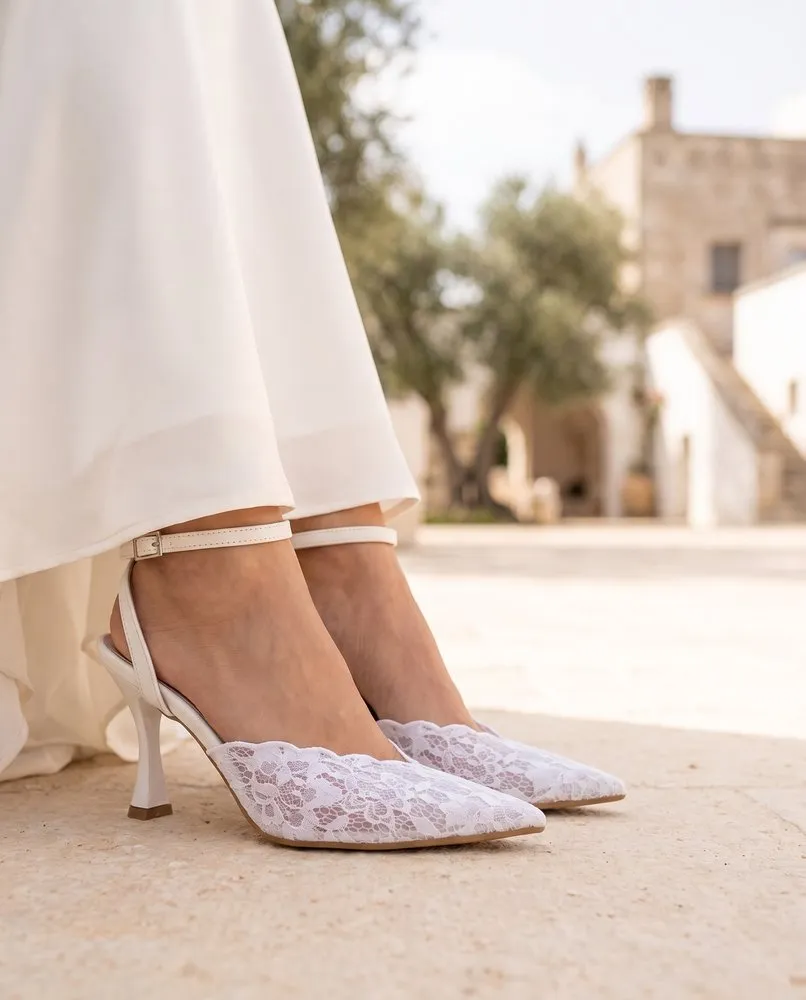 Adele indossata, Puglia, luce naturale