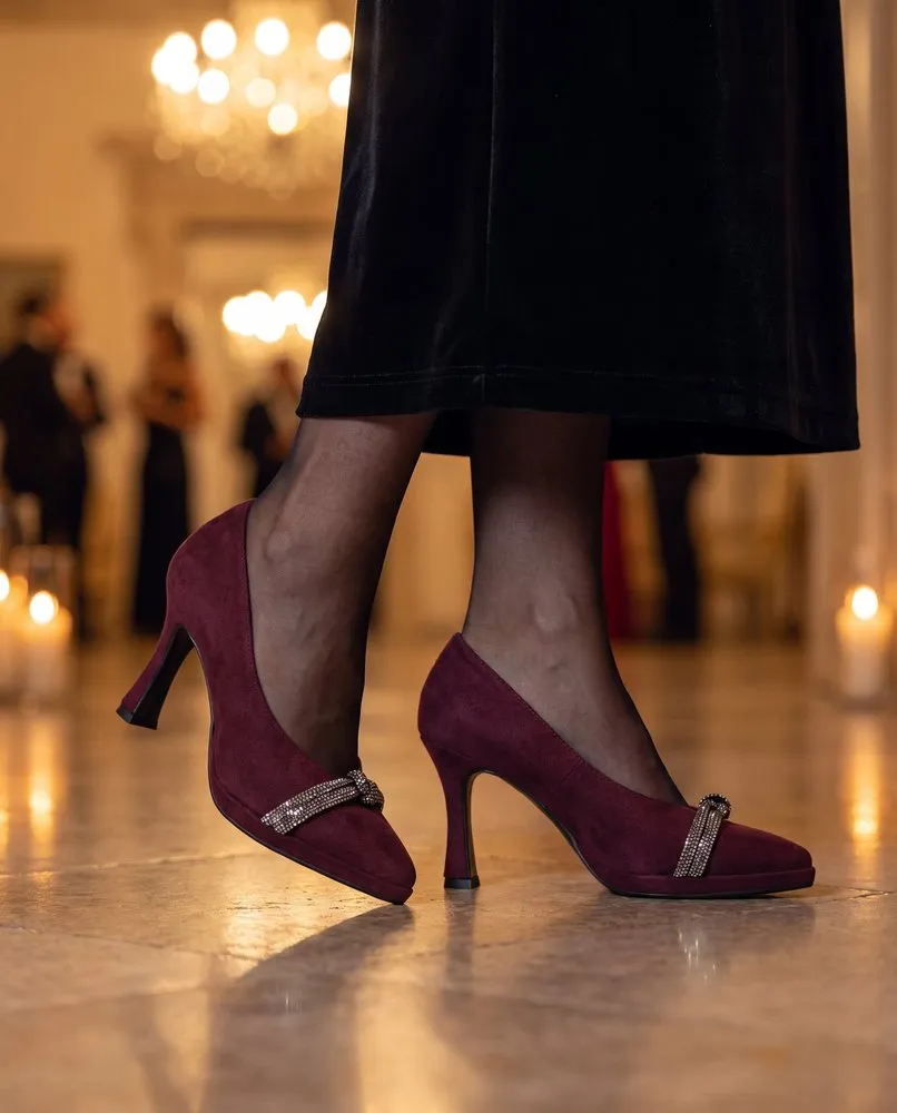 Agata Bordeaux indossata, Puglia, luce naturale