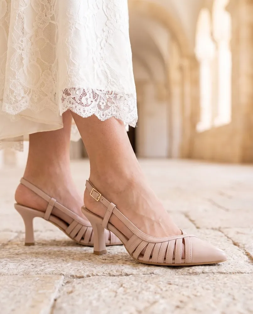 Clara Nude indossata, Puglia, luce naturale