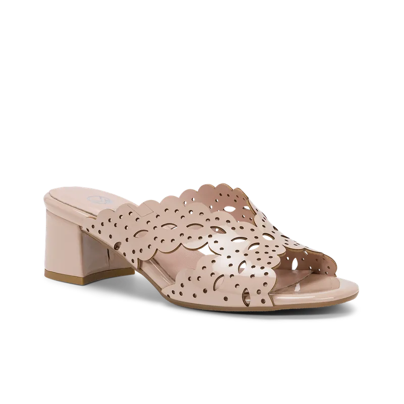 Malva, mule de cérémonie en cuir verni nude, faite main à Trani